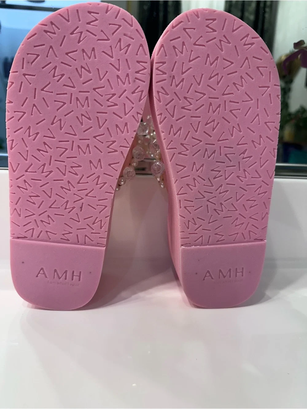 BRAND NEW✨ Y2K Hello Kitty Rhinestoned Pink Platform Flip Flop/ Sandals🎀